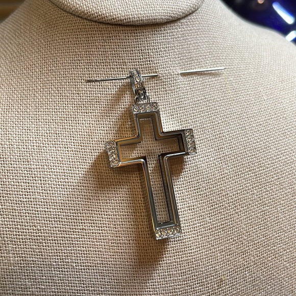 Origami Owl large Silver Cross locket LK1074 with Swarovski crystals - Picture 2 of 6